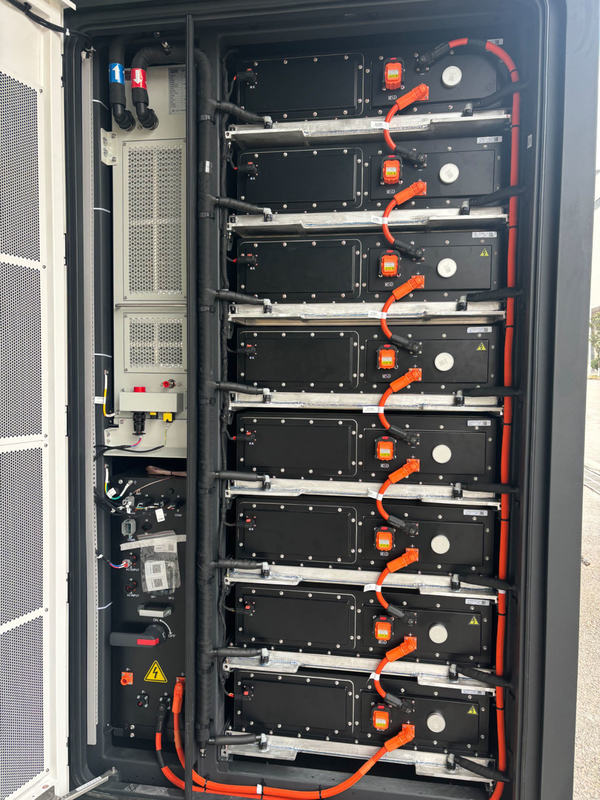 385kwh Kapasitas Nominal Sistem Lemari penyimpanan energi luar dengan metode pendinginan cair