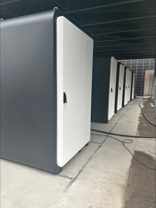 385kwh Kapasitas Nominal Sistem Lemari penyimpanan energi luar dengan metode pendinginan cair