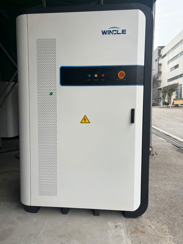 Semua dalam satu 96kwh Sistem penyimpanan energi pendingin cair Kabinet untuk generator energi surya