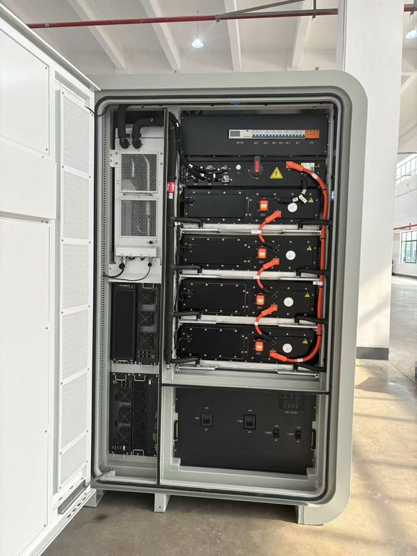 8000 Siklus Waktu 96kwh Sistem penyimpanan energi pendingin cair Kabinet Dengan Mic Connect